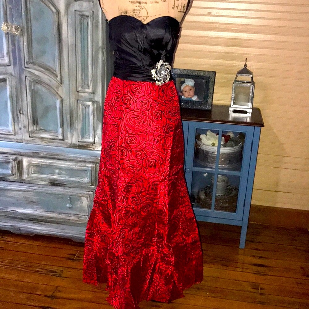 NWT Beautiful EverPretty dress 👗